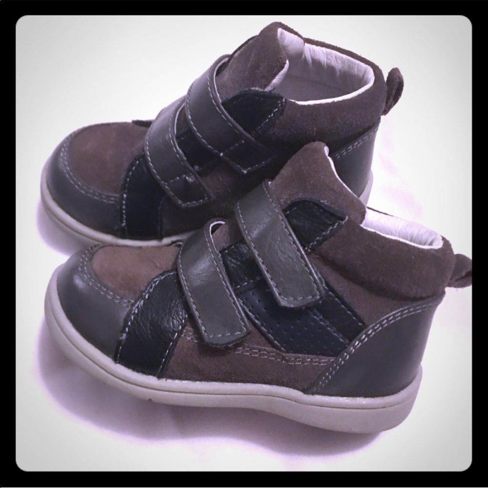 Mobility toddler dress brown suede shoes